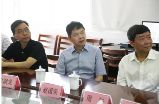 6月4日，省市场监管局党委委员、副局长，省药品监管局党组书记、局长徐润龙带队来公司开展“三服务”活动
